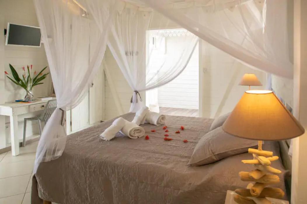 Bungalow Vanille Pacane - Vue Mer Avec Spa Prive Les Trois-Ilets Buitenkant foto